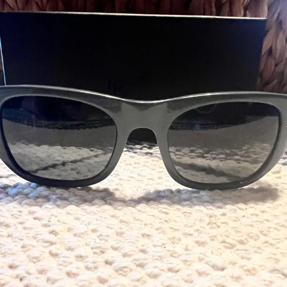Person sunglassesHavana Green